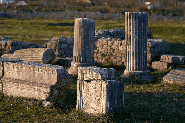 Image of roman columns